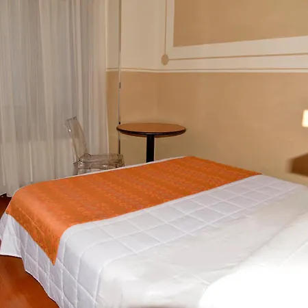 Amadeus E Teatro Hotell