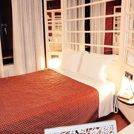 Amadeus Hotel 3*