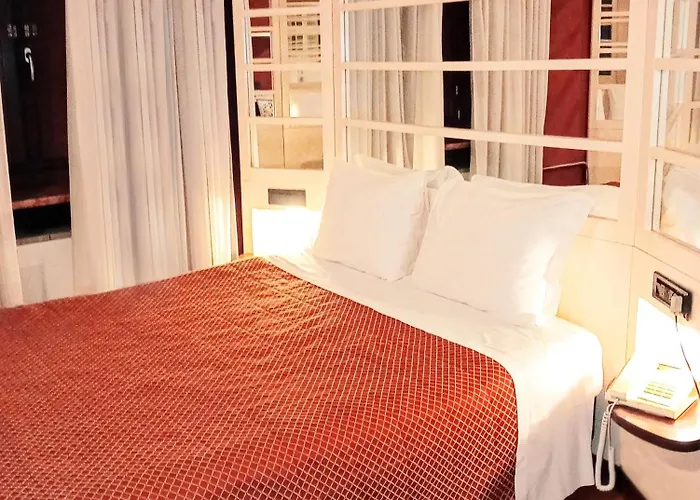 Amadeus Hotel 3*
